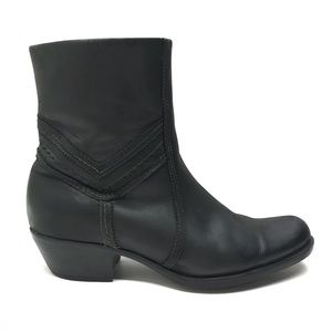 CLARKS Artisan Black Mid Calf Boots 7.5 M